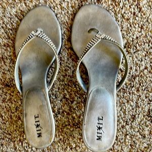 Mix it Dress low heeled sandals